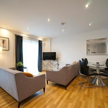 Modern 2 Bed Apartment With Juliet Balcony - Dhb Stays リーズ エクステリア 写真