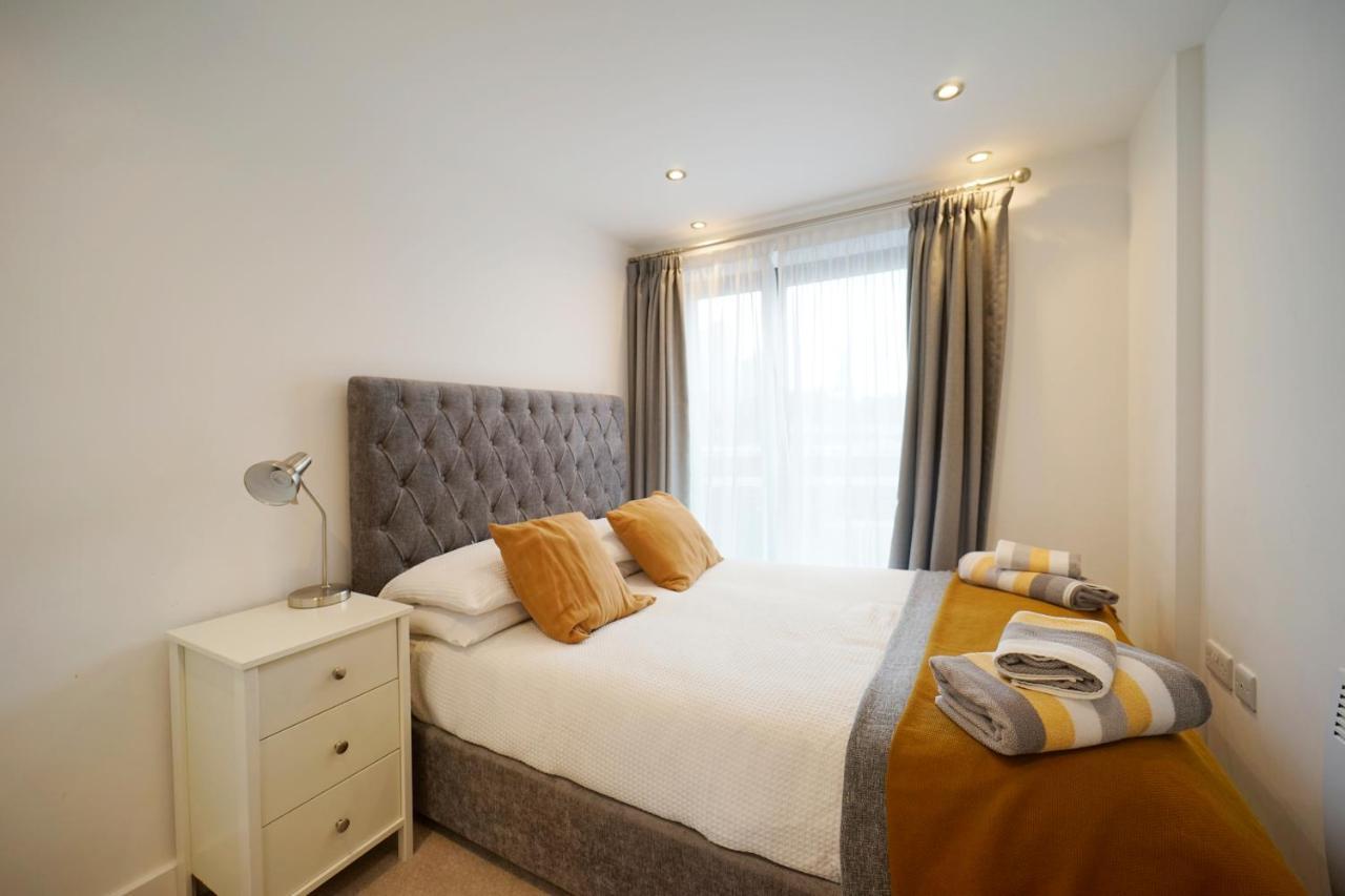 Modern 2 Bed Apartment With Juliet Balcony - Dhb Stays リーズ エクステリア 写真